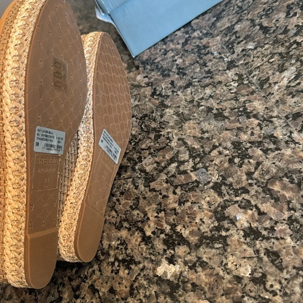 Arezzo Women's Tan Wedge platform Sandals NIB 9